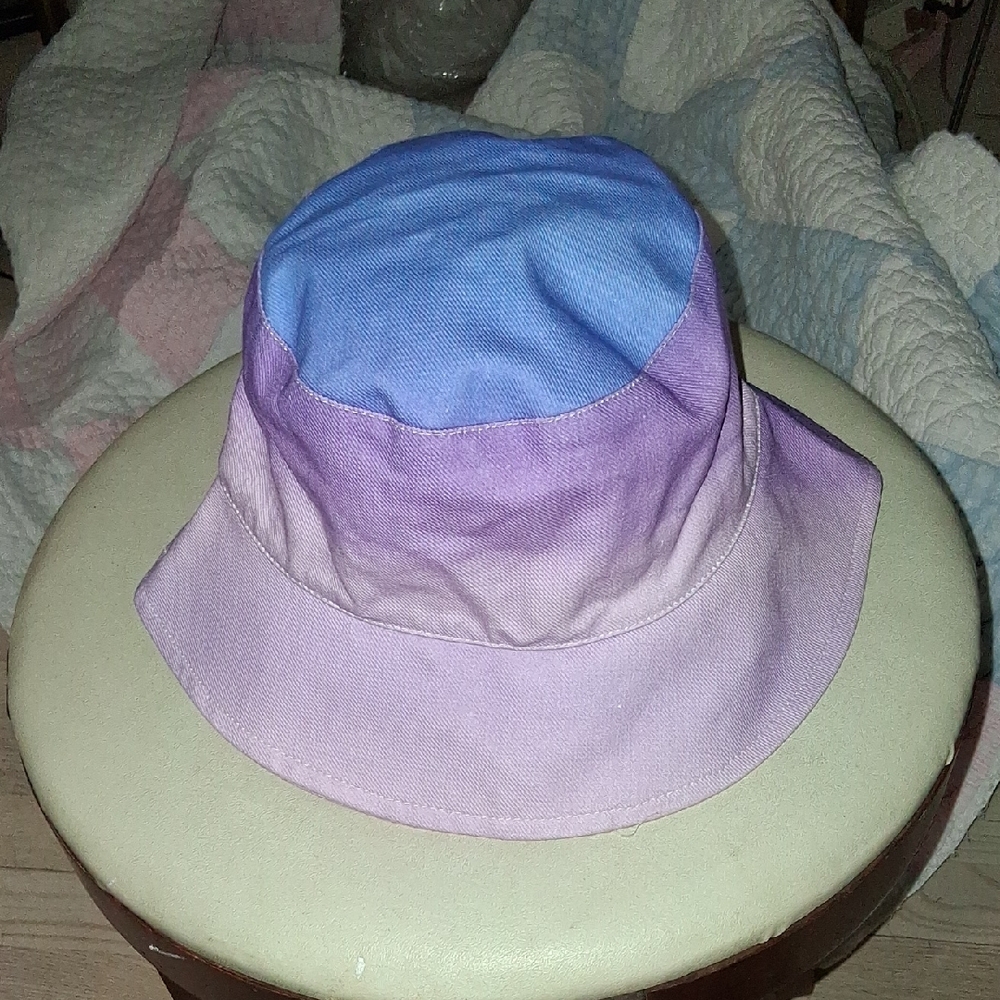 Designer Isabel Marant Logo Pink W. Purple and Blue Gradient Bucket Hat